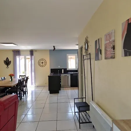 בית נופש Maison Familiale *